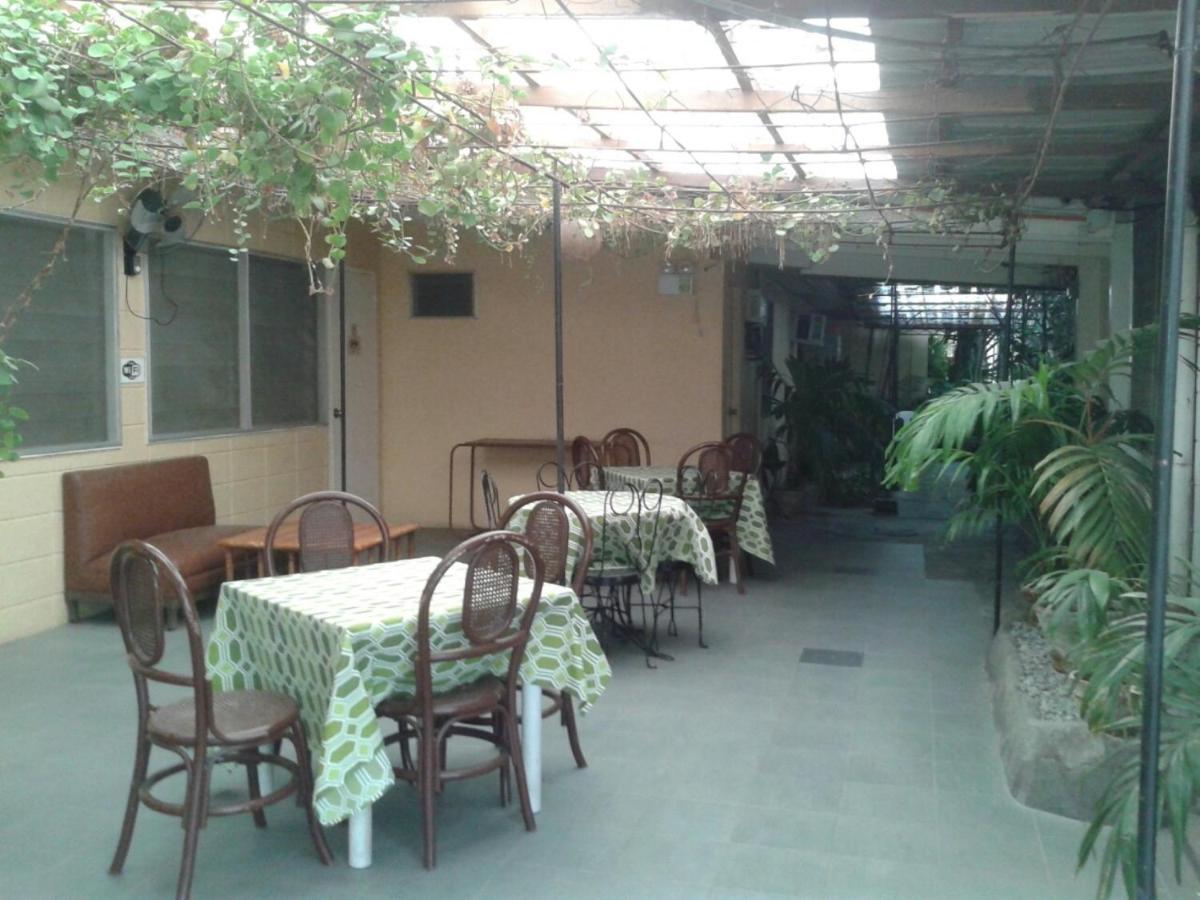 11Th Street Bed And Breakfast Bacolod Eksteriør billede
